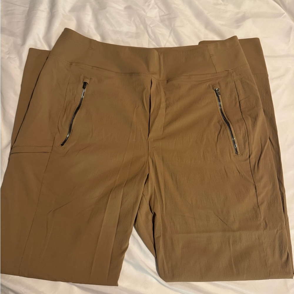 Athleta Active Pants cuffed pull on with zipper pockets